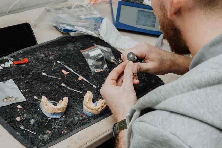 Affordable Smiles: How to Locate Dentists Near You Who Accept Medicaid