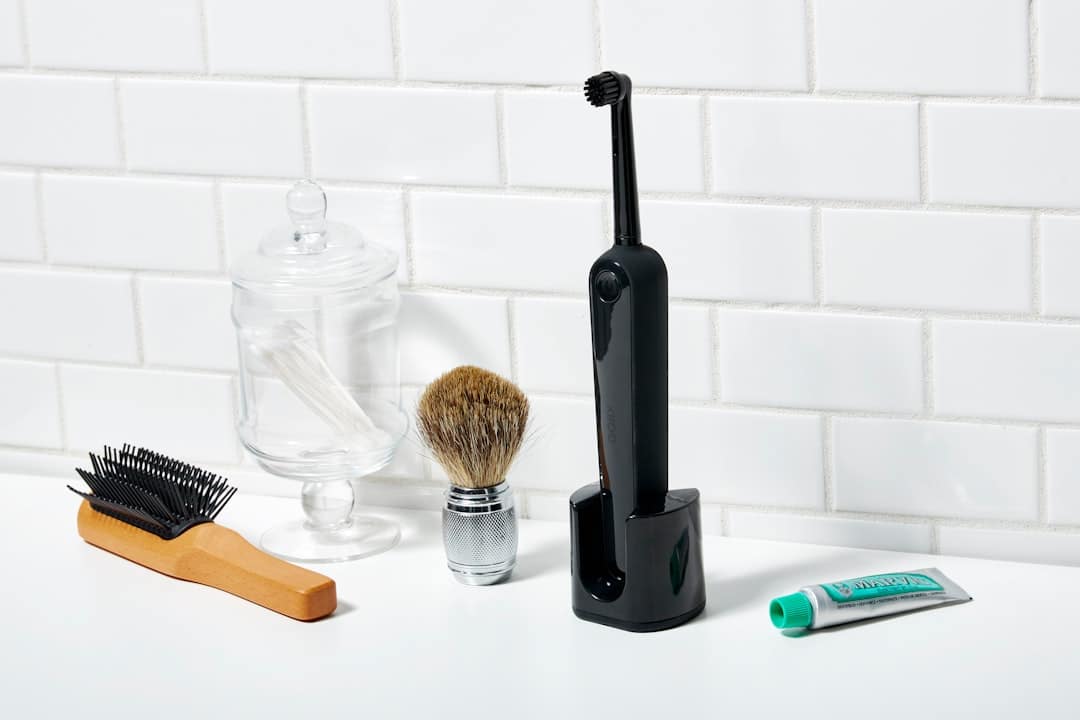 Photo Toothbrush and floss