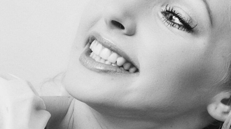 Photo "The Rising Popularity of Teeth Whitening Services"