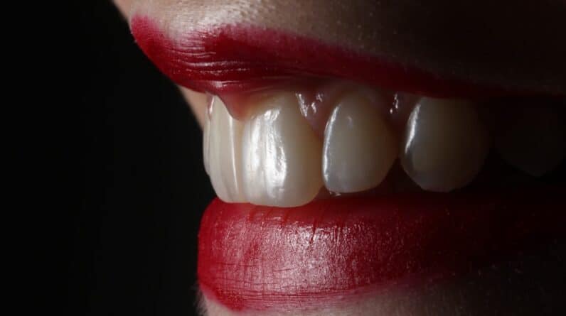 Photo "How Can I Find a Cosmetic Dentist Who Offers Free Consultations and Accepts Medicare?"