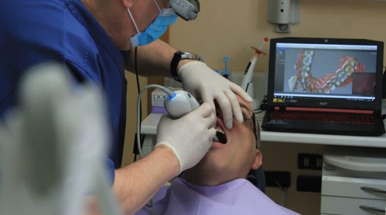 Photo "Transform Your Smile: Dentists Near Me That Accept Medicare"